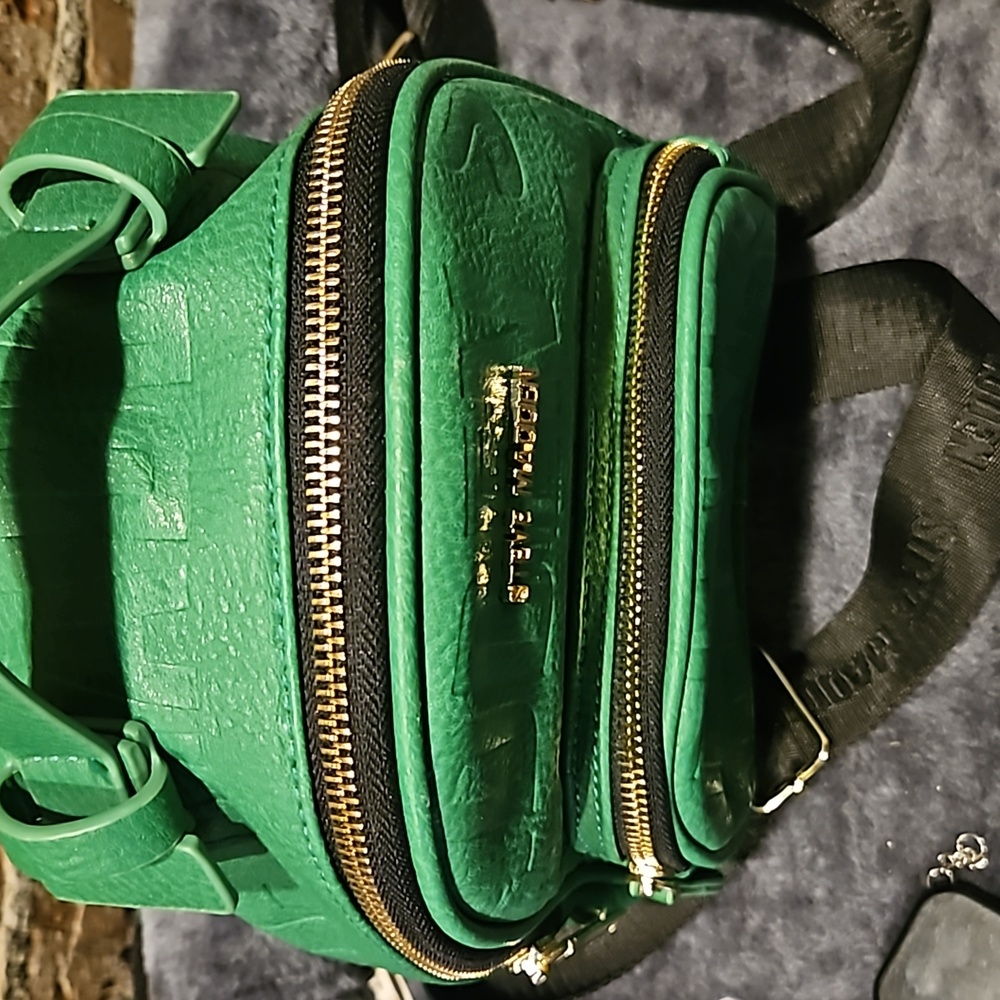 💚 🟩 Steve Madden Mini Backpack 🎒 - Picture 5 of 11